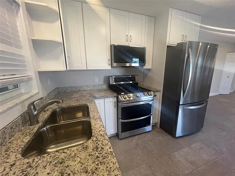 322 Lasayette Dr NE — Photo 9