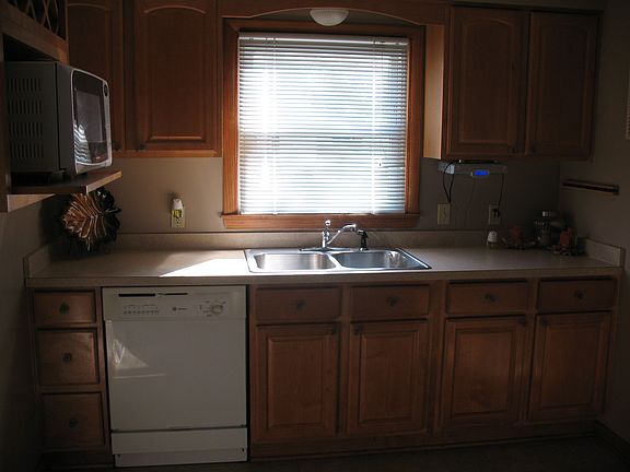 2nd image of 887 Clifford Ave