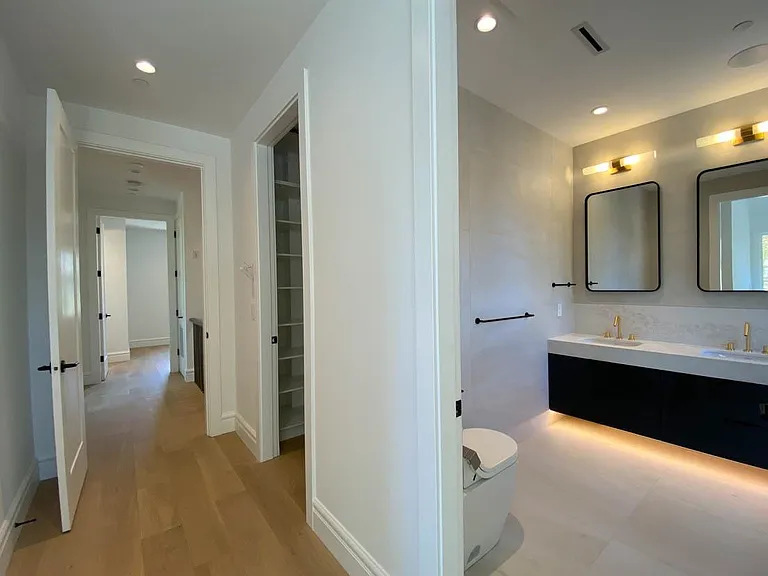 1368 W 43rd Ave #UPPER — Photo 22