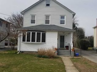30 Smith St, Glen Cove, NY 11542