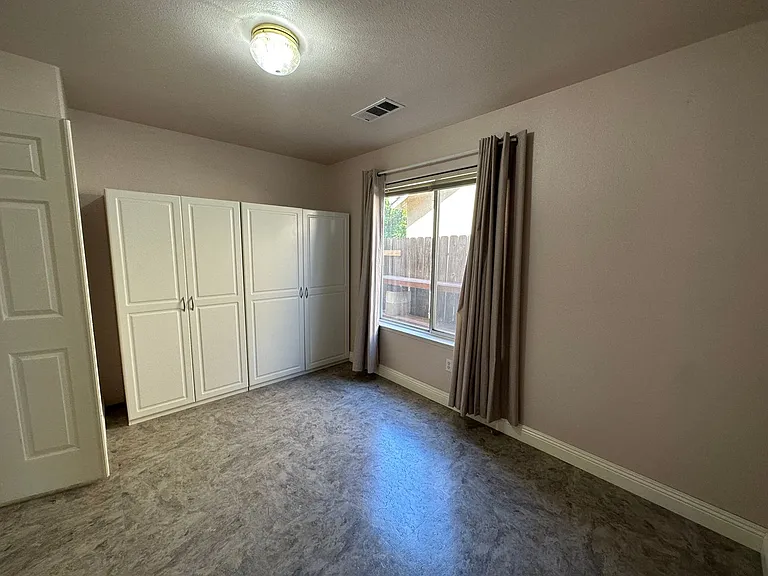 2935 S Aspen St — Photo 11