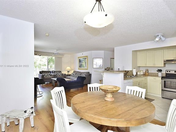 5th image of 19555 E Country Club Dr #8402