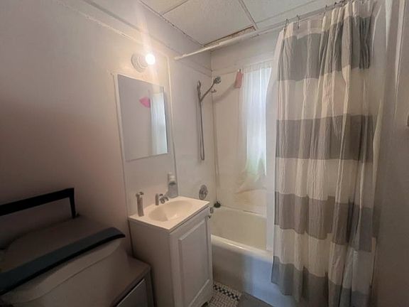 4th image of 3532 N Oakland Ave APT 6