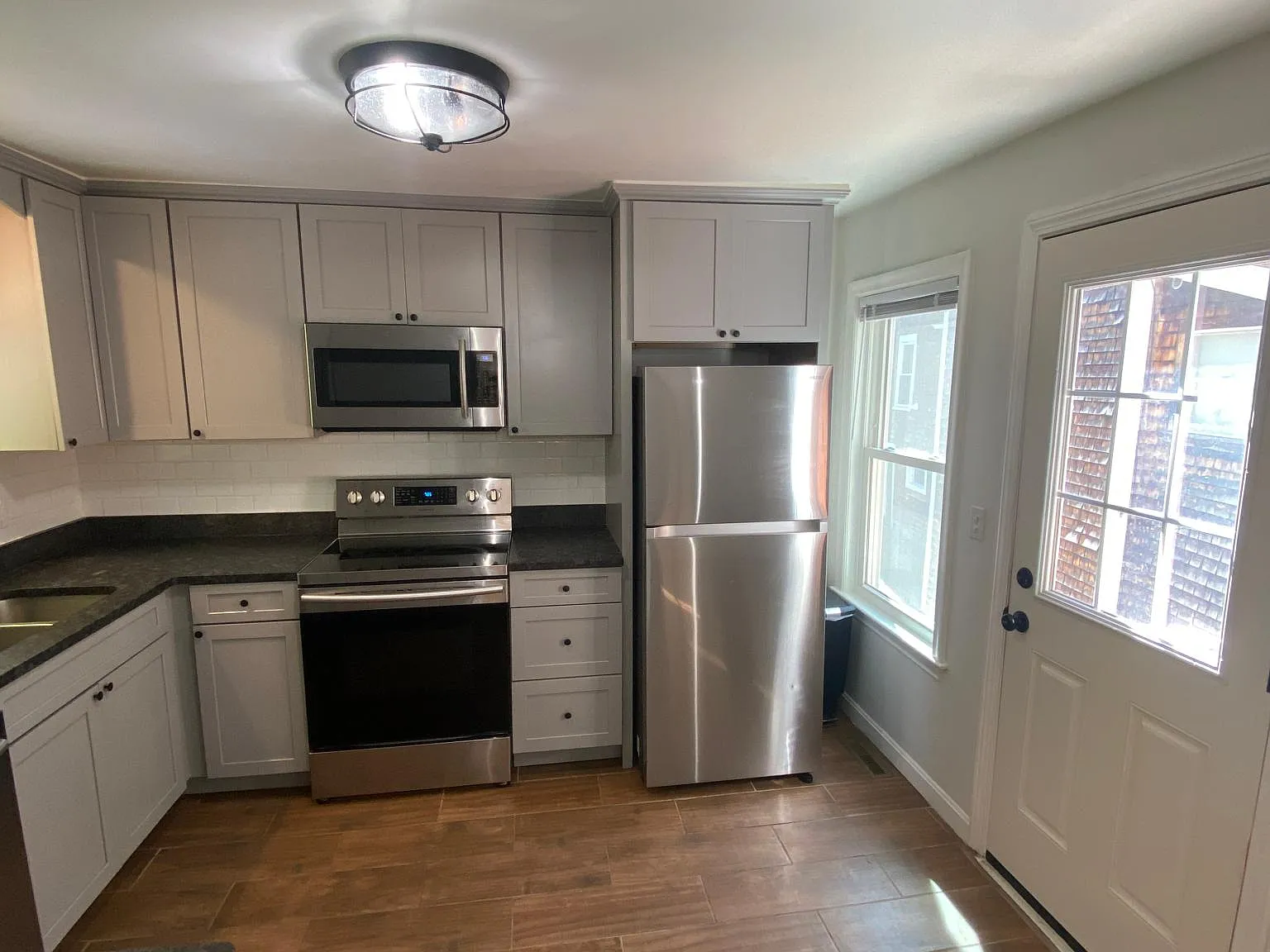2 bed, 906 sqft, $2,400 — Photo 3