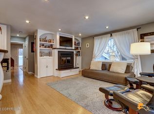 2456 Spurr Ln, Anchorage, AK 99517