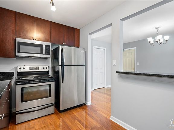 4th image of 459 E Spruce Dr APT 3A
