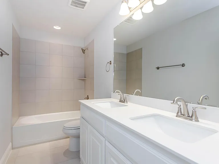 1537 Euclid Aly — Photo 8