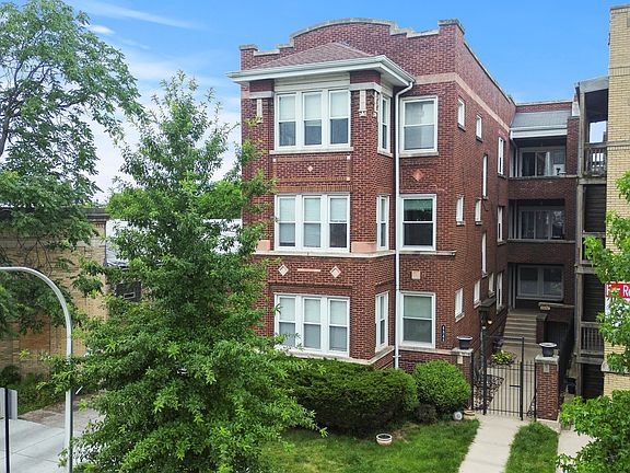 2nd image of 4848 W Belle Plaine Ave #1R