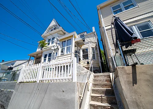 130 Jasper St Photo 1
