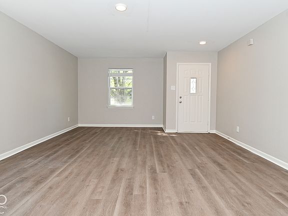 3rd image of 1909 Southernwood Ln