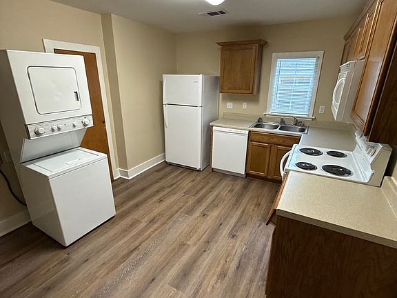 4th image of 1003 N El Paso Ave