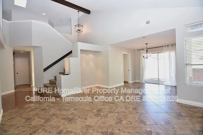 4 bed, 2.5 bath, 2002 sqft, $3,150 — Photo 3