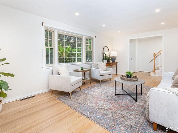 3rd image of 40 Wapping Wood Road