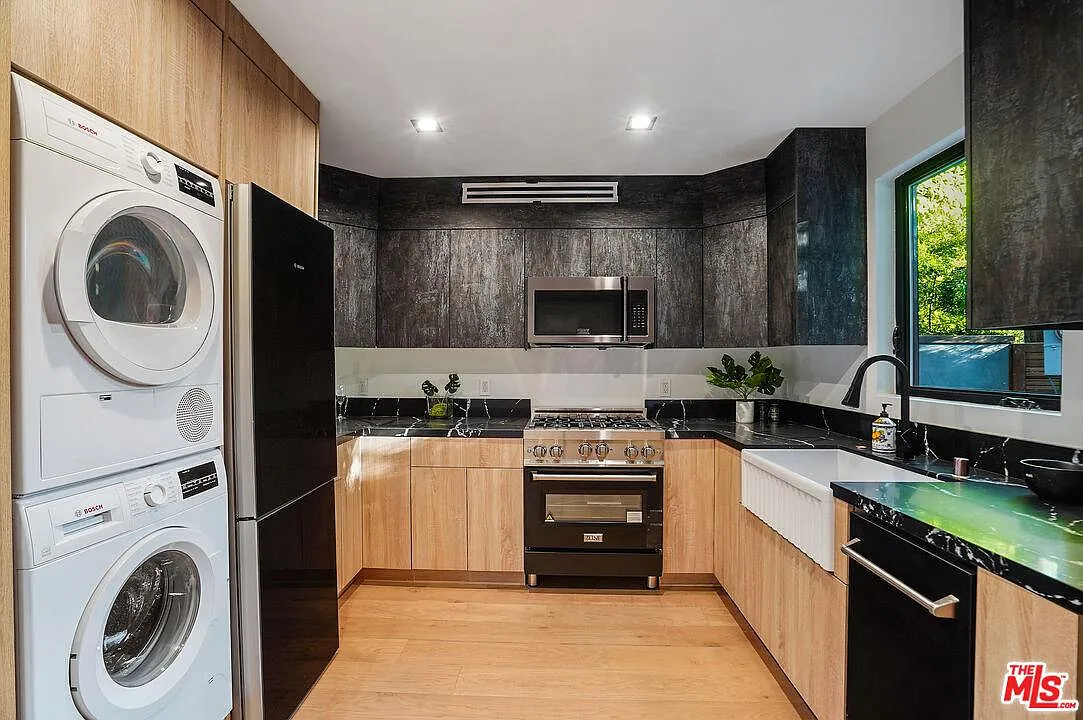 2 bed, 1.5 bath, 800 sqft, $5,000 — Photo 2