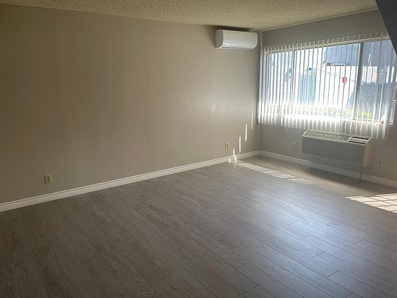 3rd image of 1831 E Grovecenter St #9