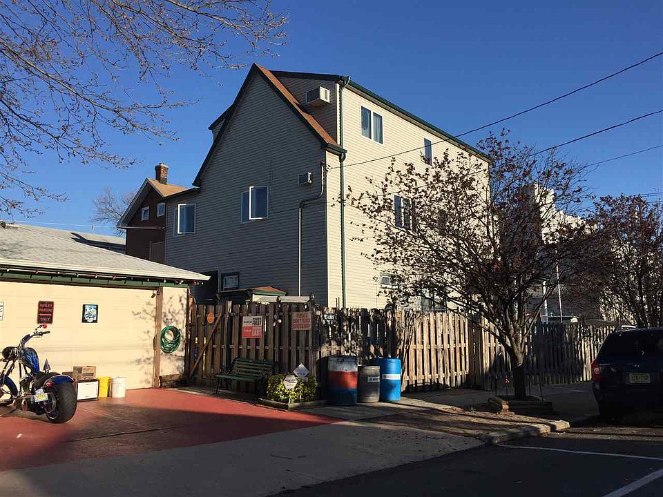 2nd image of 57 W 2nd St