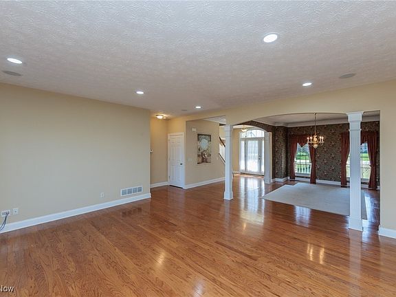 4th image of 1725 Countryview Dr