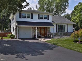 573 Hammond Dr, Morrisville, PA 19067