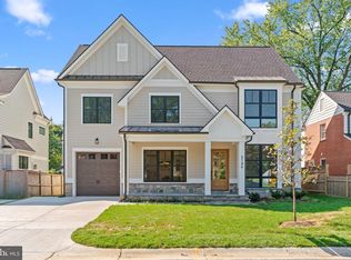 5104 Fairglen Ln, Chevy Chase, MD 20815