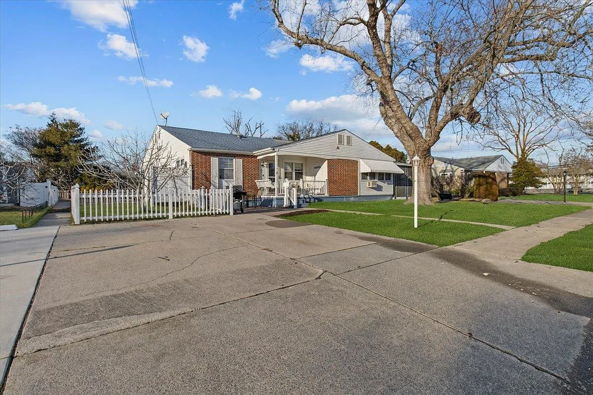 1351 Virginia Ave photo 1