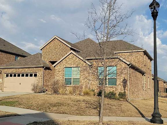 3rd image of 3719 Devine Dr