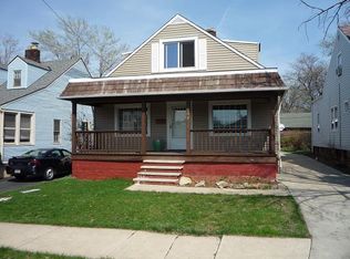 887 Lecona Dr, Cleveland Heights, OH