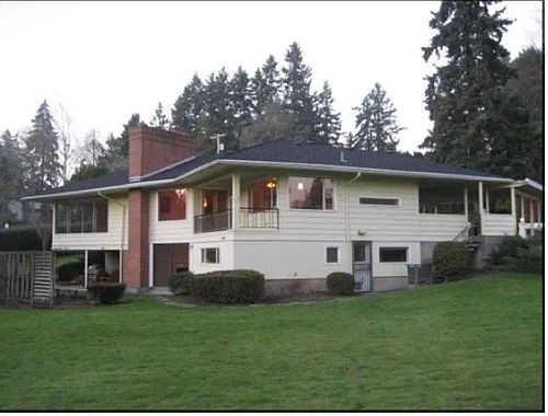 1930 SE Risley Ave Photo 1