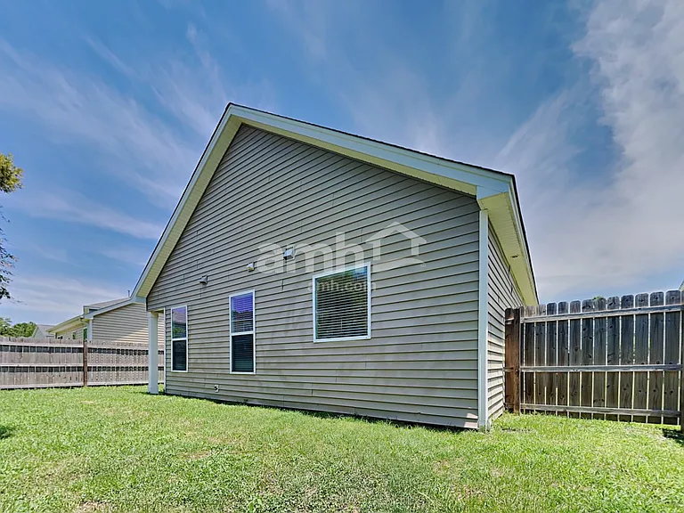 109 Orleans Ct — Photo 18