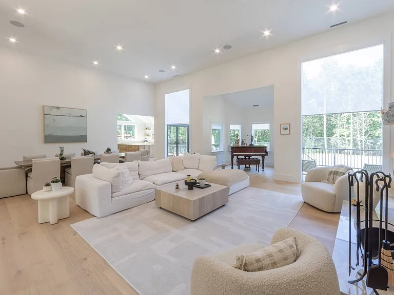 54 Lakeside Ln — Photo 6