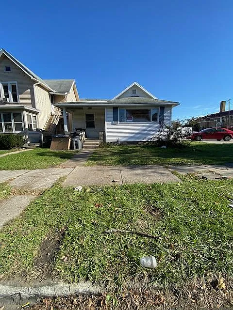 647 White St