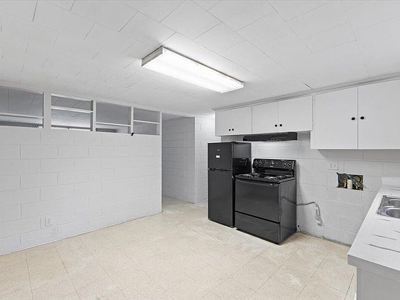 3rd image of 1209 Evergreen Rd