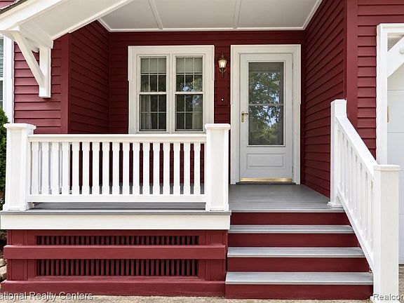 5th image of 229 Linden St