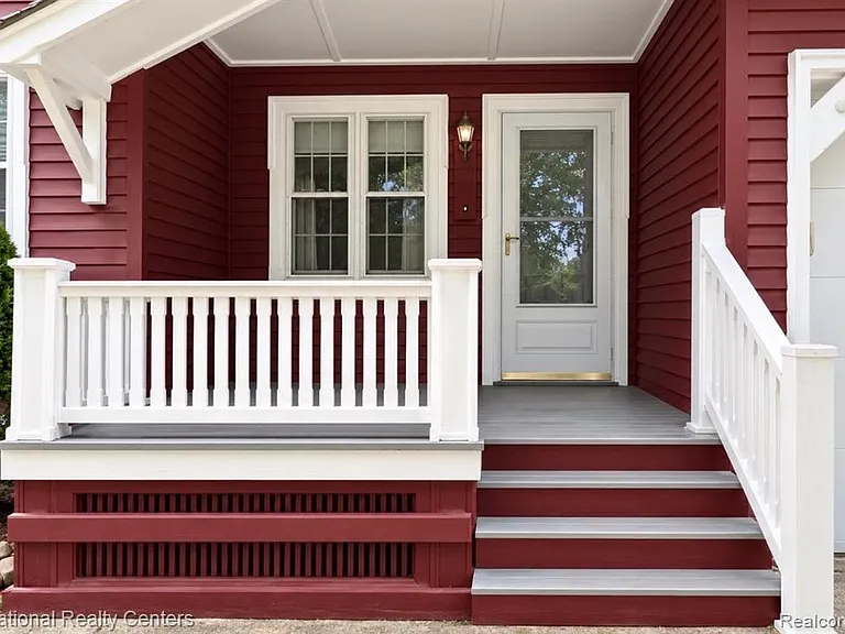 229 Linden St — Photo 5