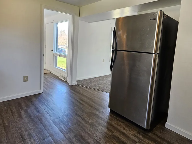 4660 Darrow Rd — Photo 8