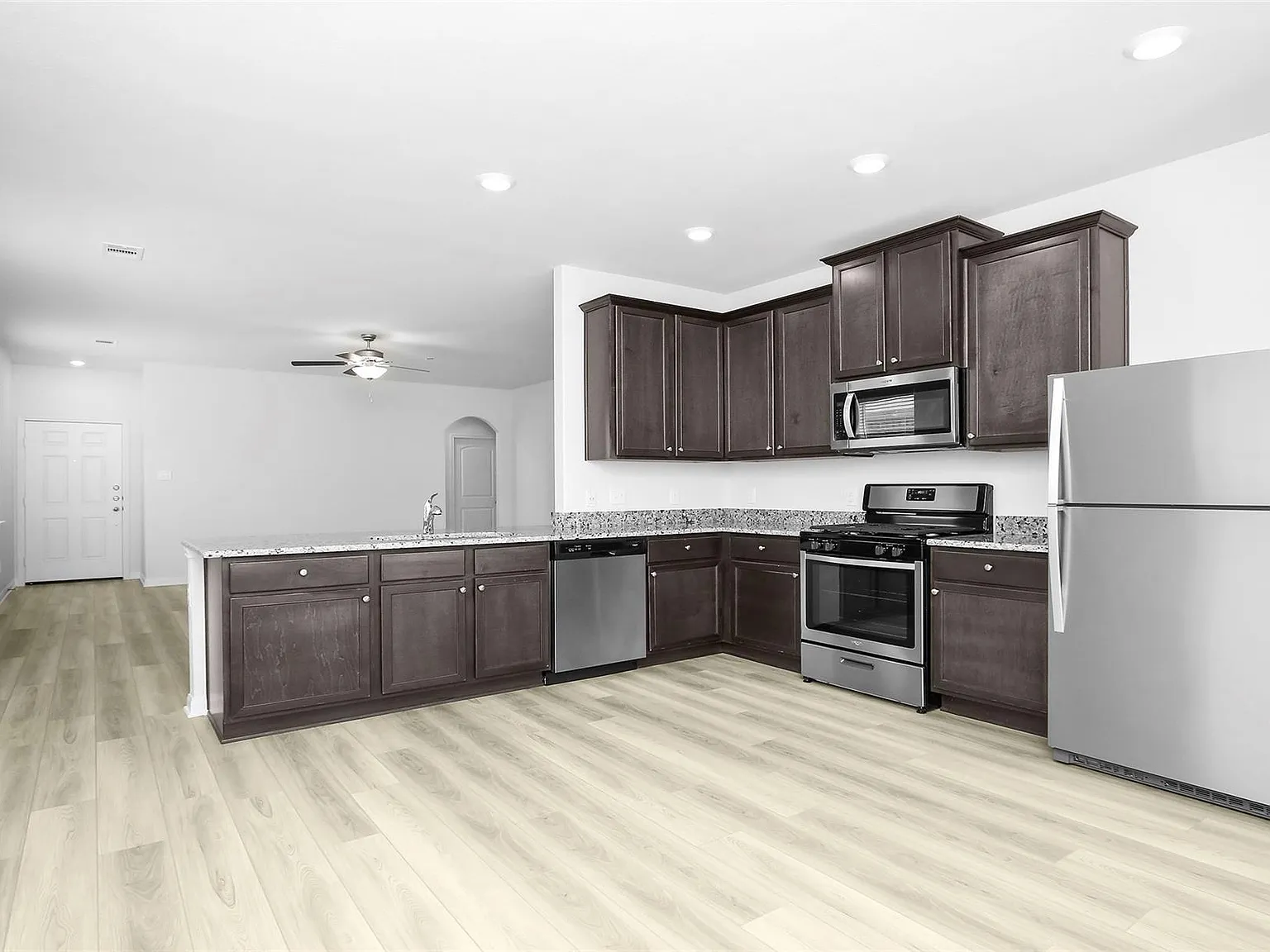 3 bed, 2.0 bath, 1306 sqft, $1,875 — Photo 4
