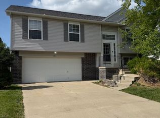 2704 Mesa St, Bellevue, NE 68123