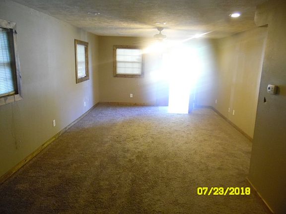 5th image of 621 S Margrave St