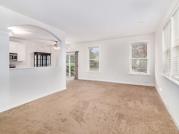 4th image of 4040 Blackstone Dr #4040