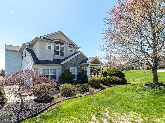 4th image of 201 Summer Ridge Cir