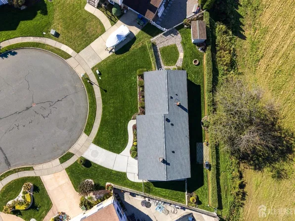 5 Seaman Ct, South Amboy, NJ 08879