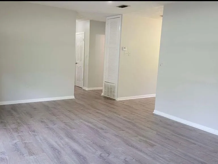 1092 NW Ashley St — Photo 6