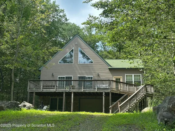 27 Lake Natalie Dr, Gouldsboro, PA 18424
