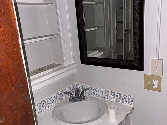 3rd image of 3 Telegraph St #2SR