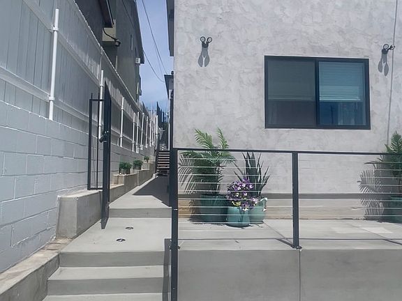 2nd image of 2789 Market St