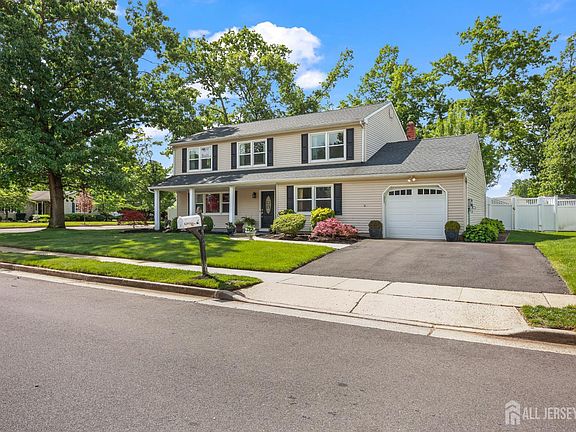 3rd image of 12 McFadden Dr