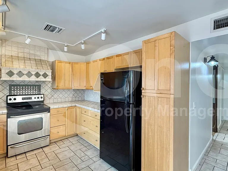 906 W Malibu Dr — Photo 3