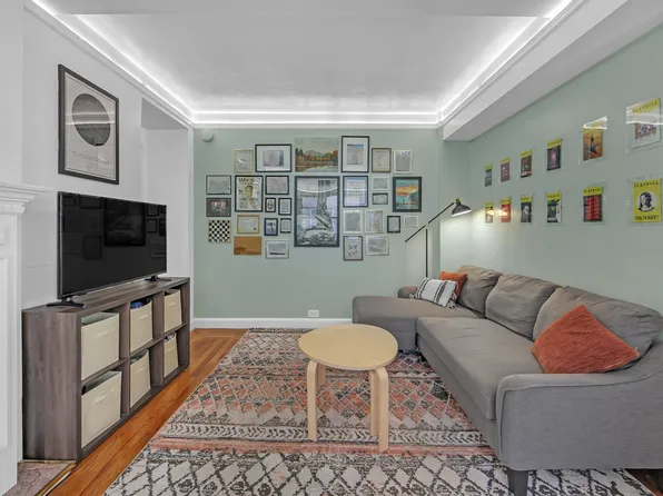 333 East 43rd Street image 5 of 21