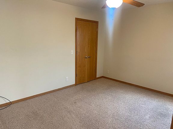 5th image of 210 Highclere Dr