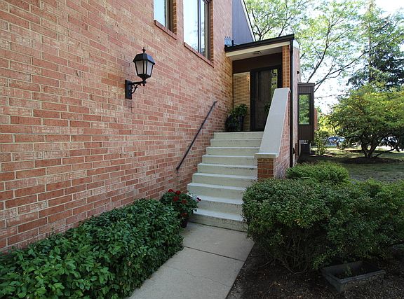 2nd image of 19W261 Gloucester Way N #4
