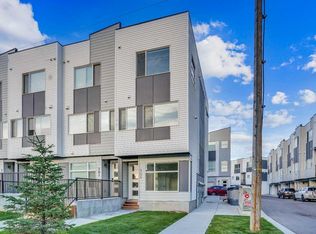 105 W Panatella Sq NW, Calgary, AB T3K 0T4